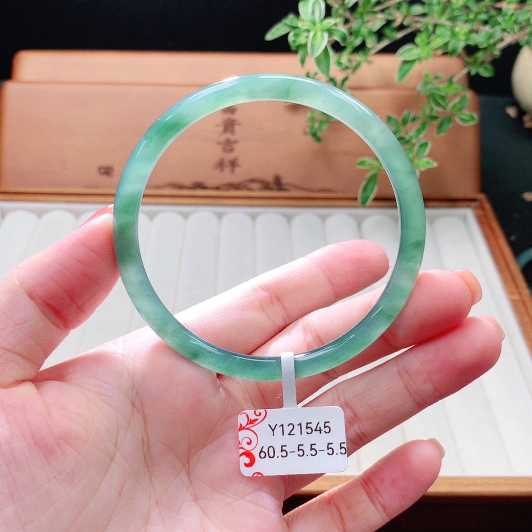 未镶嵌手镯（圆镯）翡翠