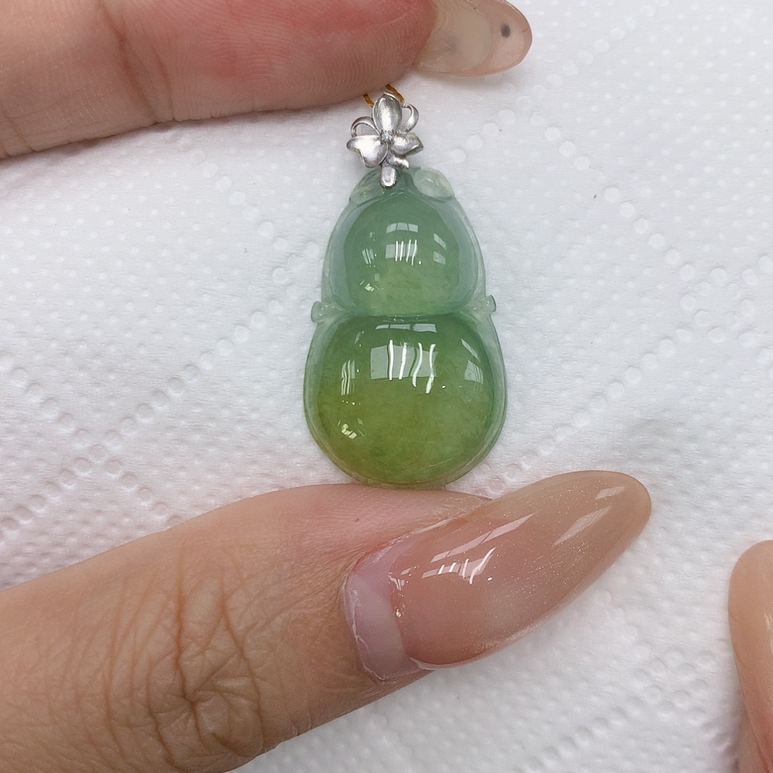 颈饰18K金镶嵌翡翠