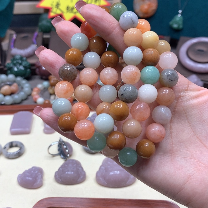 石英质玉颈饰足铂镶嵌