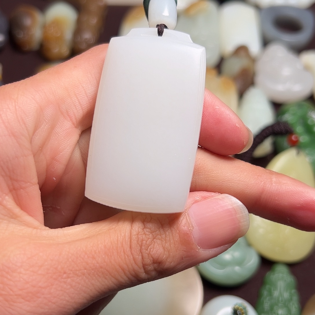 和田玉挂件未镶嵌青**城