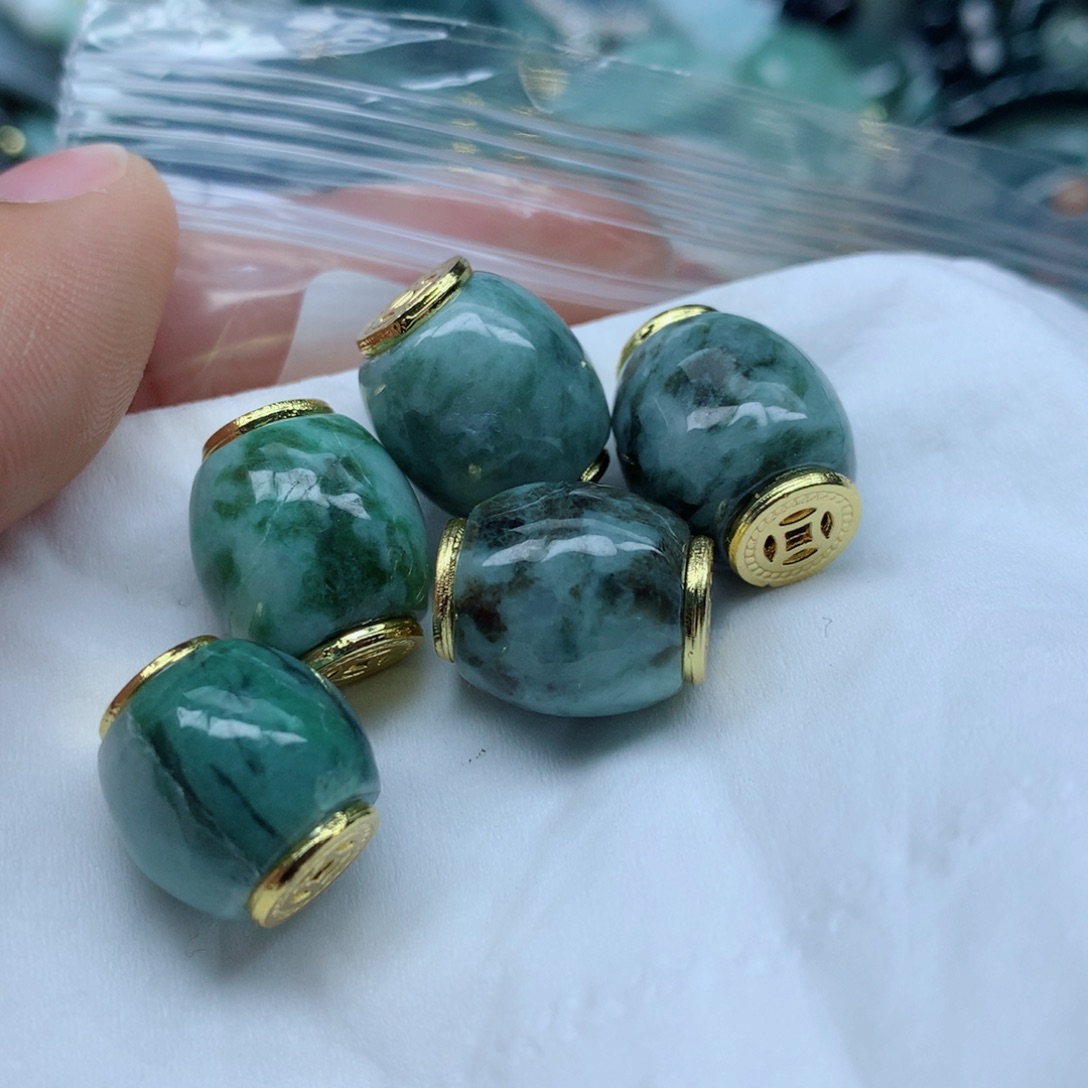 翡翠颈饰未镶嵌手串