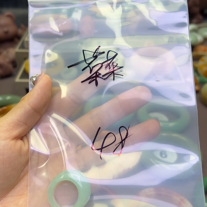 未镶嵌手镯石英岩玉?**?