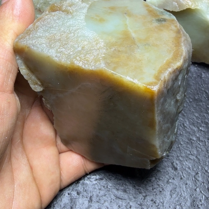 和田玉（糖玉）未镶嵌珠宝奇石