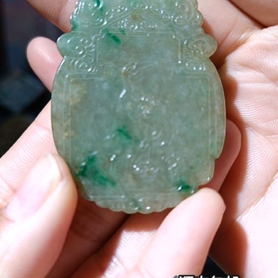 翡翠颈饰未镶嵌天****玉