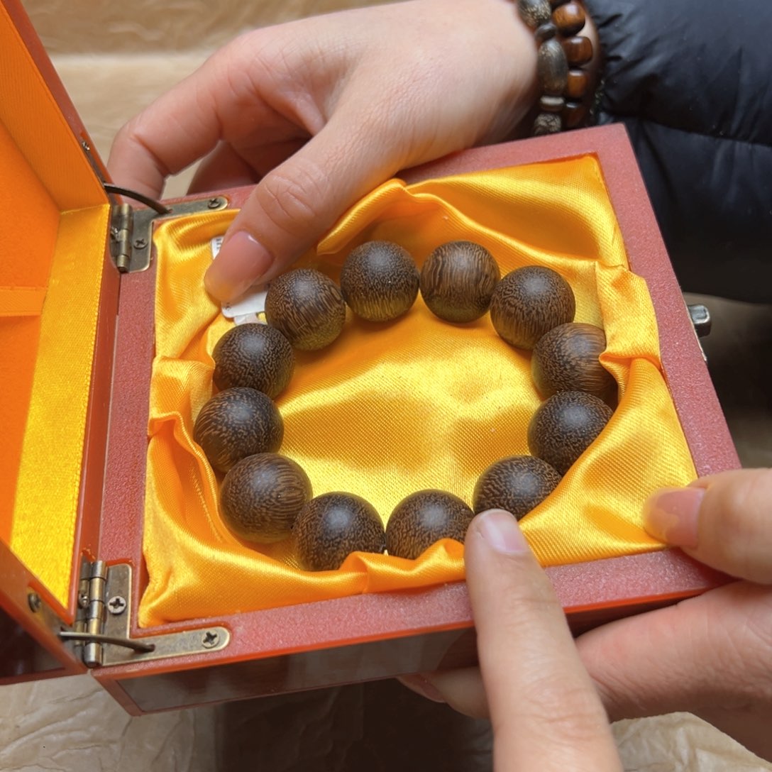 大叶紫檀（黑酸枝木类）