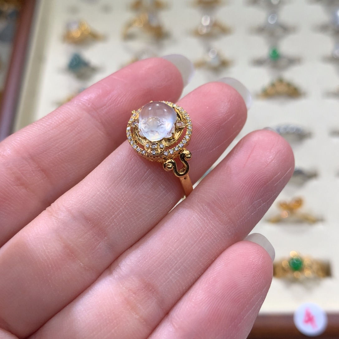 小****翡翠18K金镶嵌颈饰翡翠