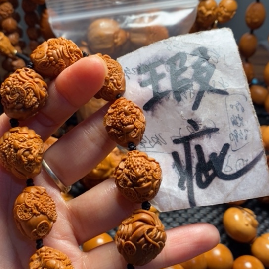 橄榄核吊坠微上色