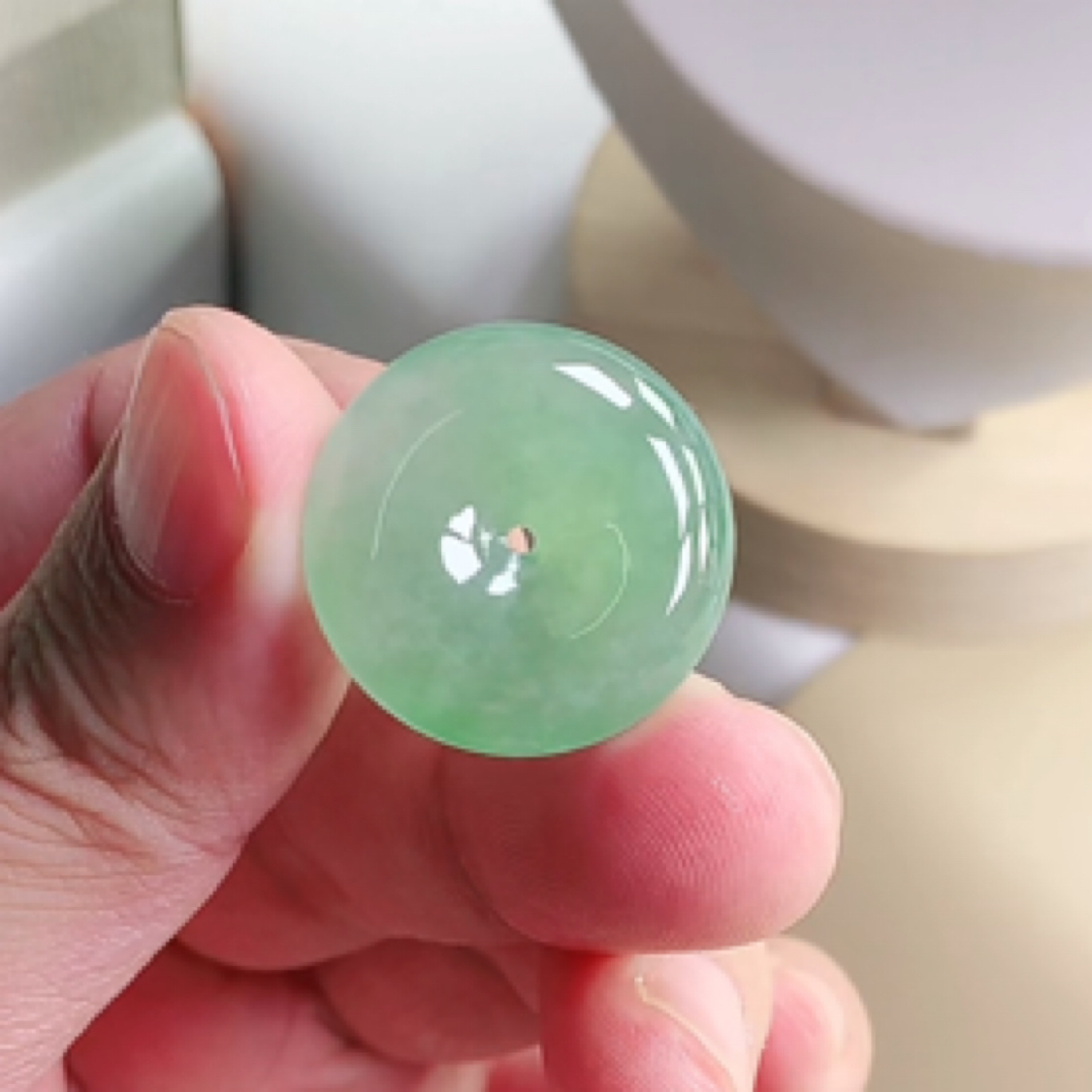 缅甸天然翡翠吊坠