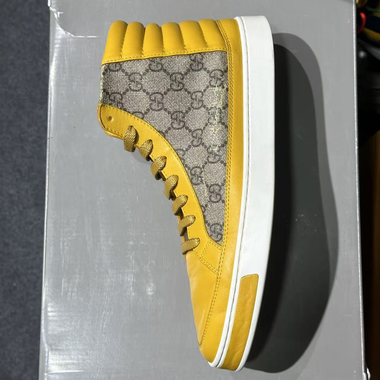 90新 GUCCI/古驰 40码 黄褐色 时尚板鞋