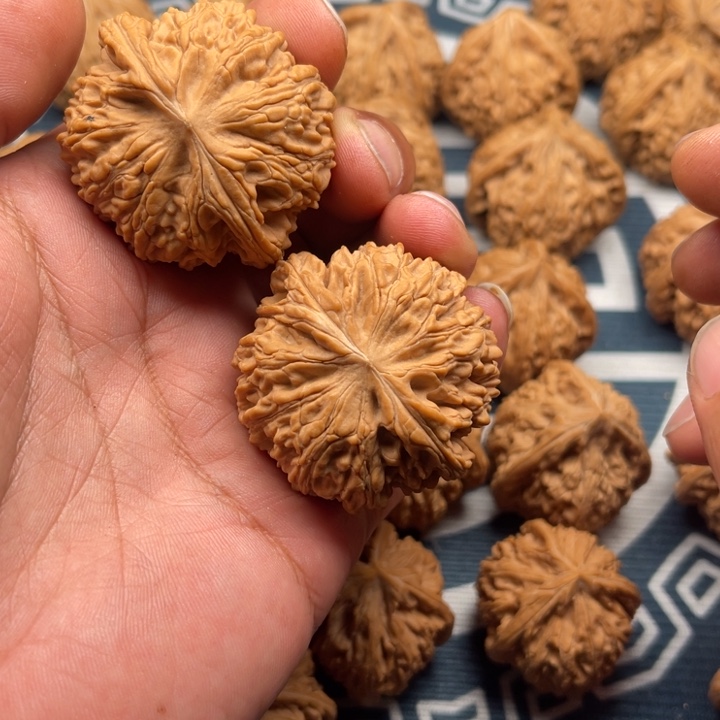 文玩核桃吊坠U****k女娲石