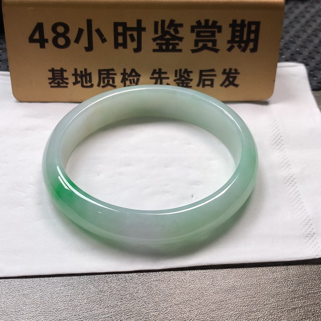 颈饰未镶嵌翡翠贵妃58 瑕疵