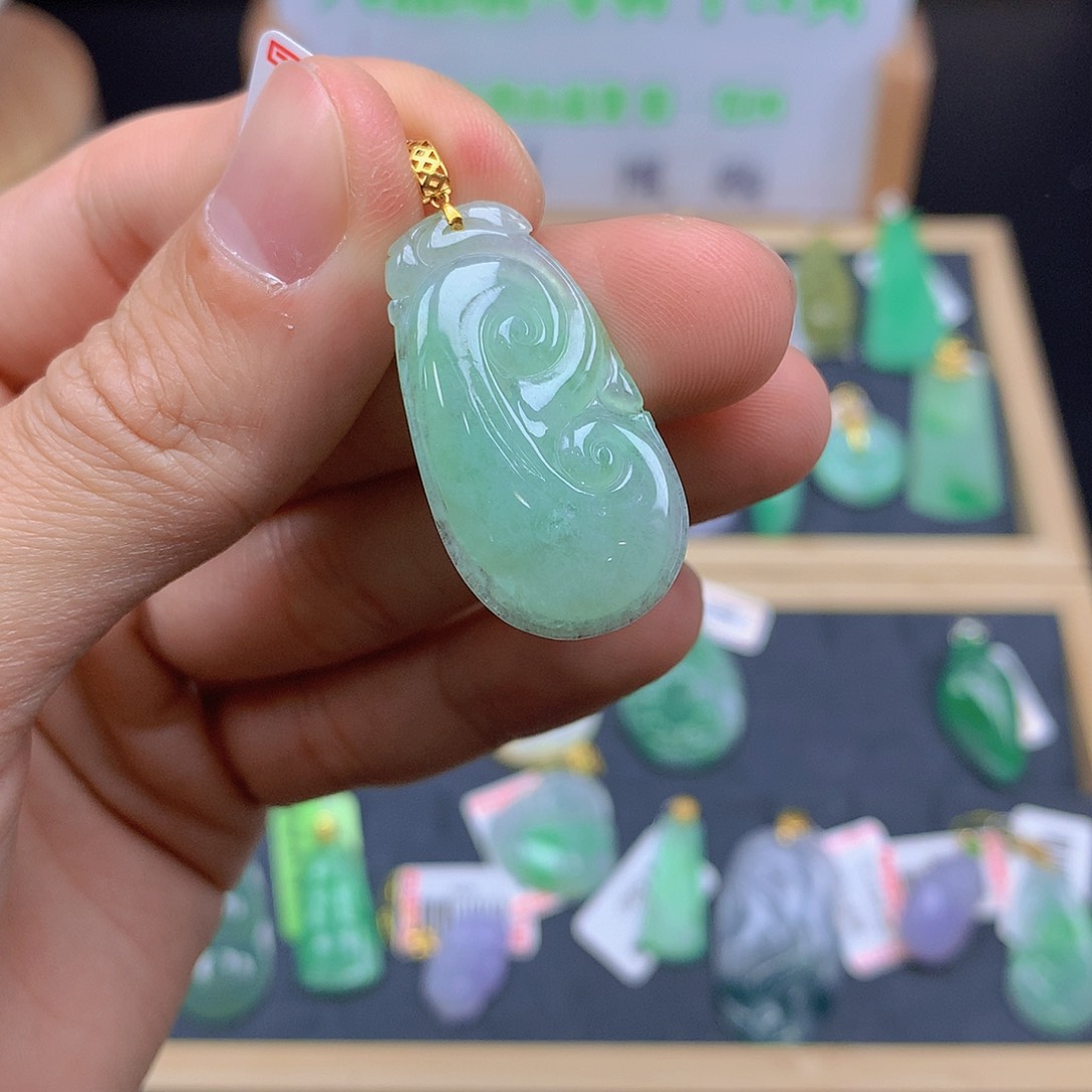 翡翠颈饰18K金镶嵌翡翠