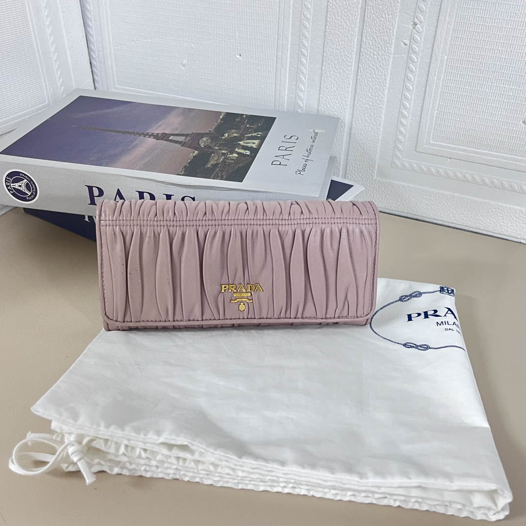 95新 Prada/普拉达 95新 藕粉色褶皱长款钱包手拿包