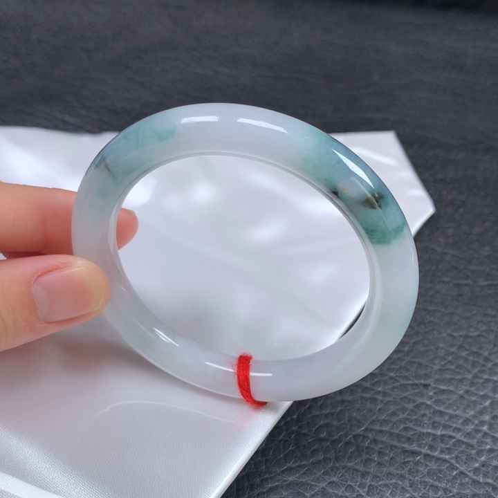 翡翠未镶嵌手镯（圆镯）