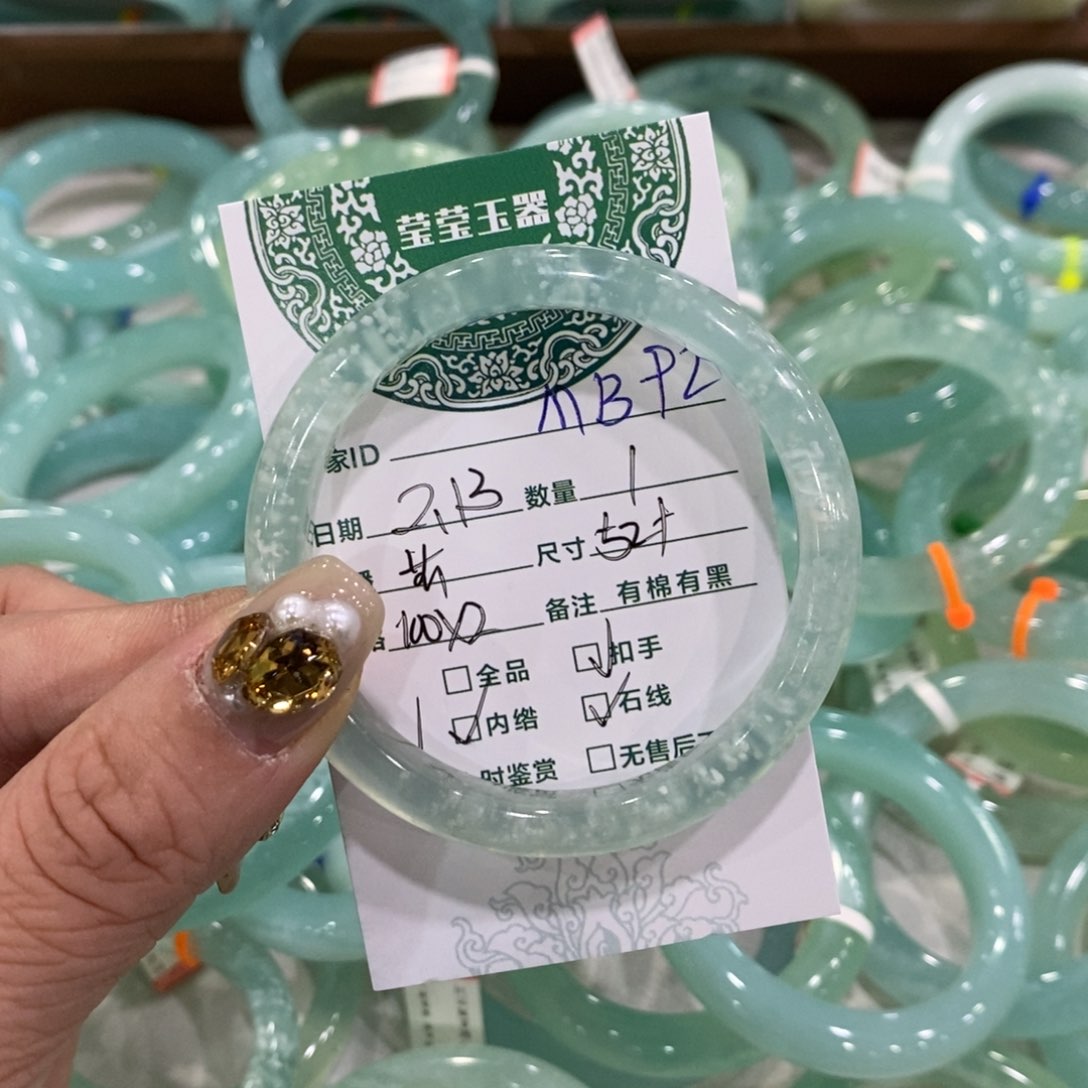 蛇纹石玉手镯未镶嵌派****子