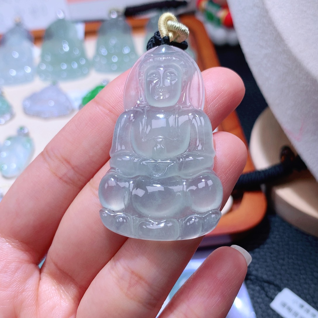 颈饰未镶嵌翡翠观音