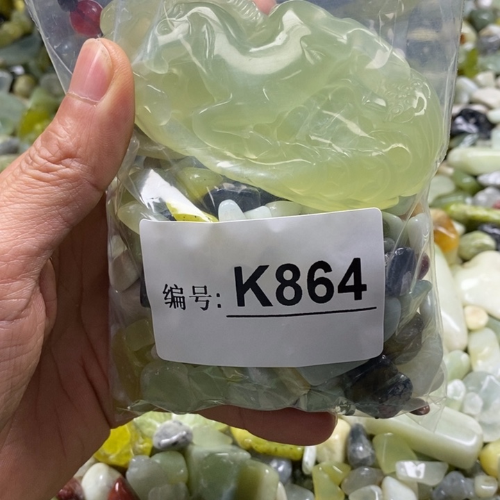 蛇纹石玉鱼缸石未镶嵌