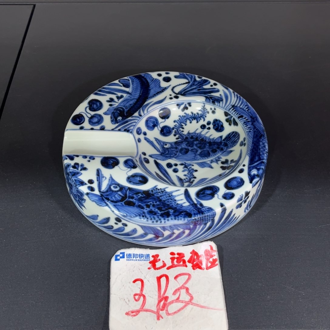 手绘仿元鱼藻烟灰缸