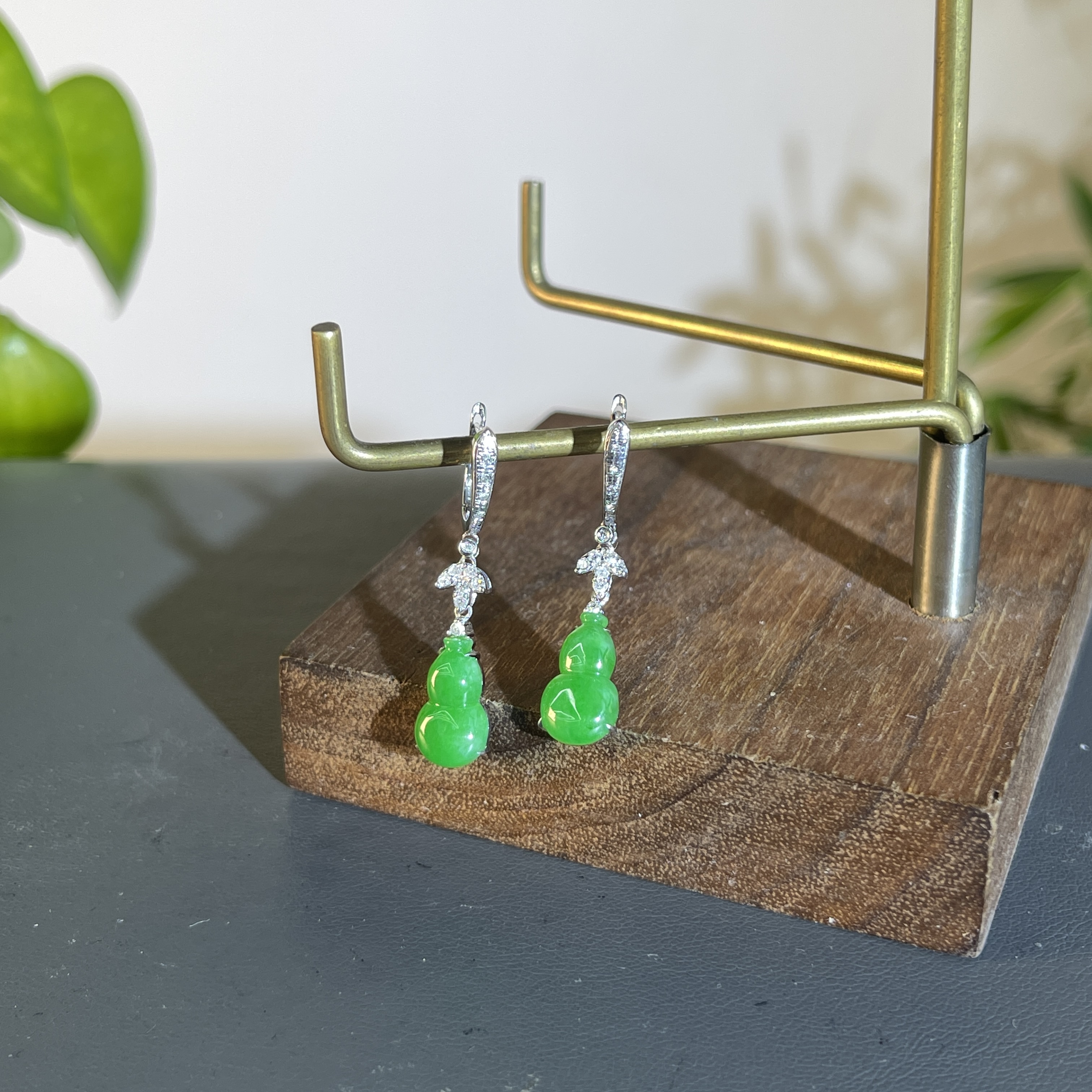 JXA17-165  天然缅甸A货翡翠 18K含钻镶嵌葫芦耳饰