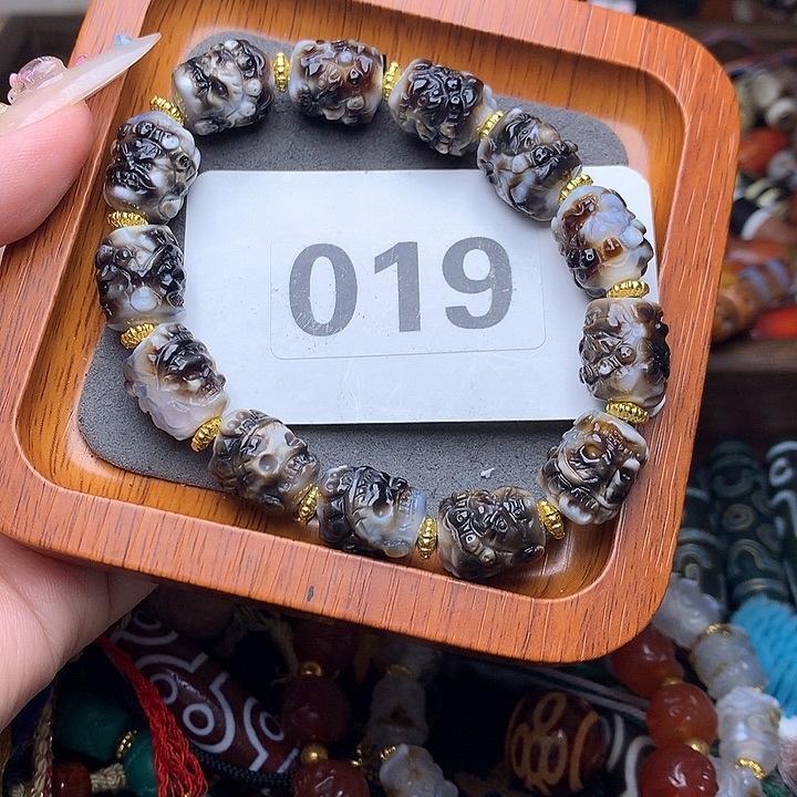 炊***烟玛瑙/玉髓发一条未镶嵌