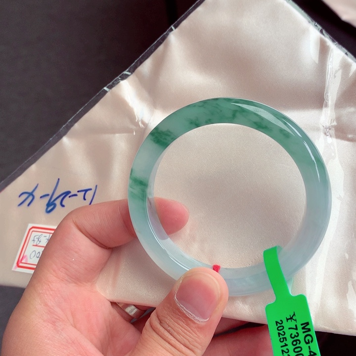 翡翠未镶嵌手镯翡翠