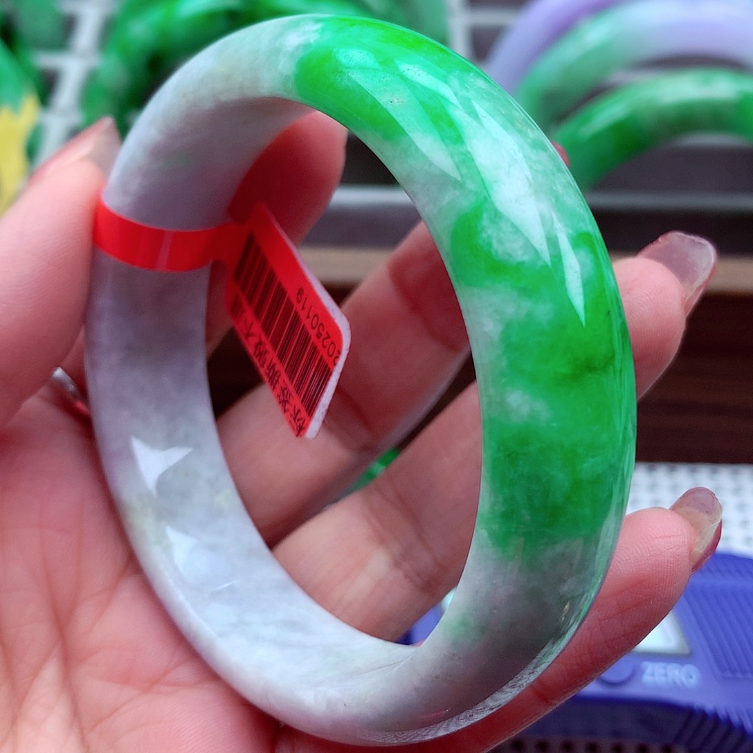 翡翠手镯未镶嵌翡翠