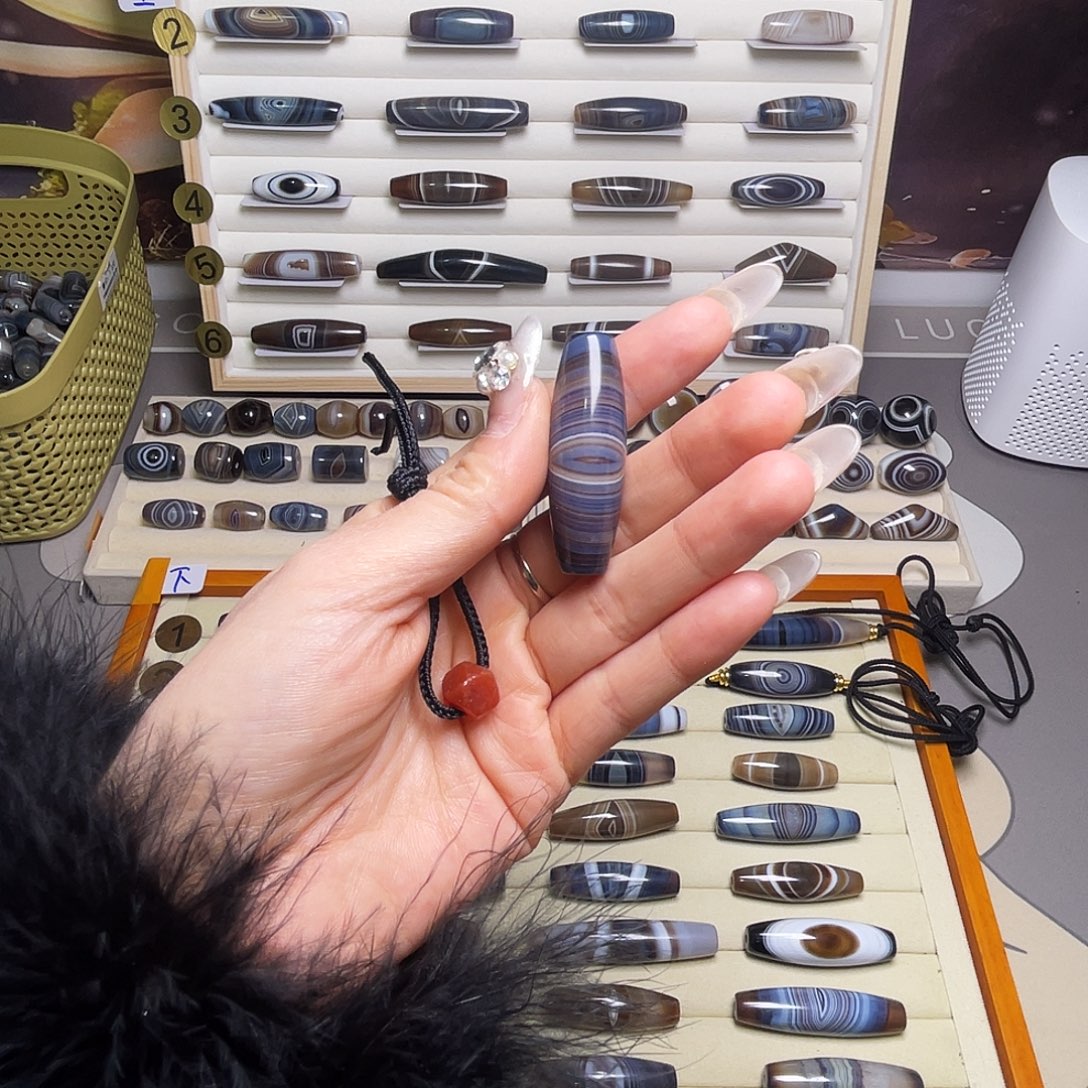 老***）玛瑙/玉髓未镶嵌颈饰