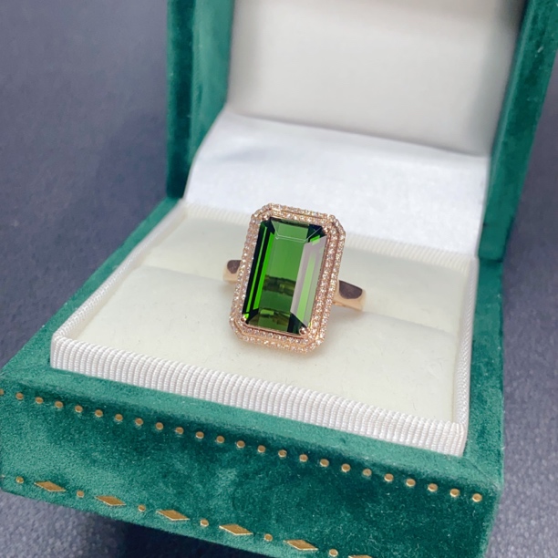 绰丽彩宝18k金镶嵌钻石天然碧玺戒指 主石：4.68克拉