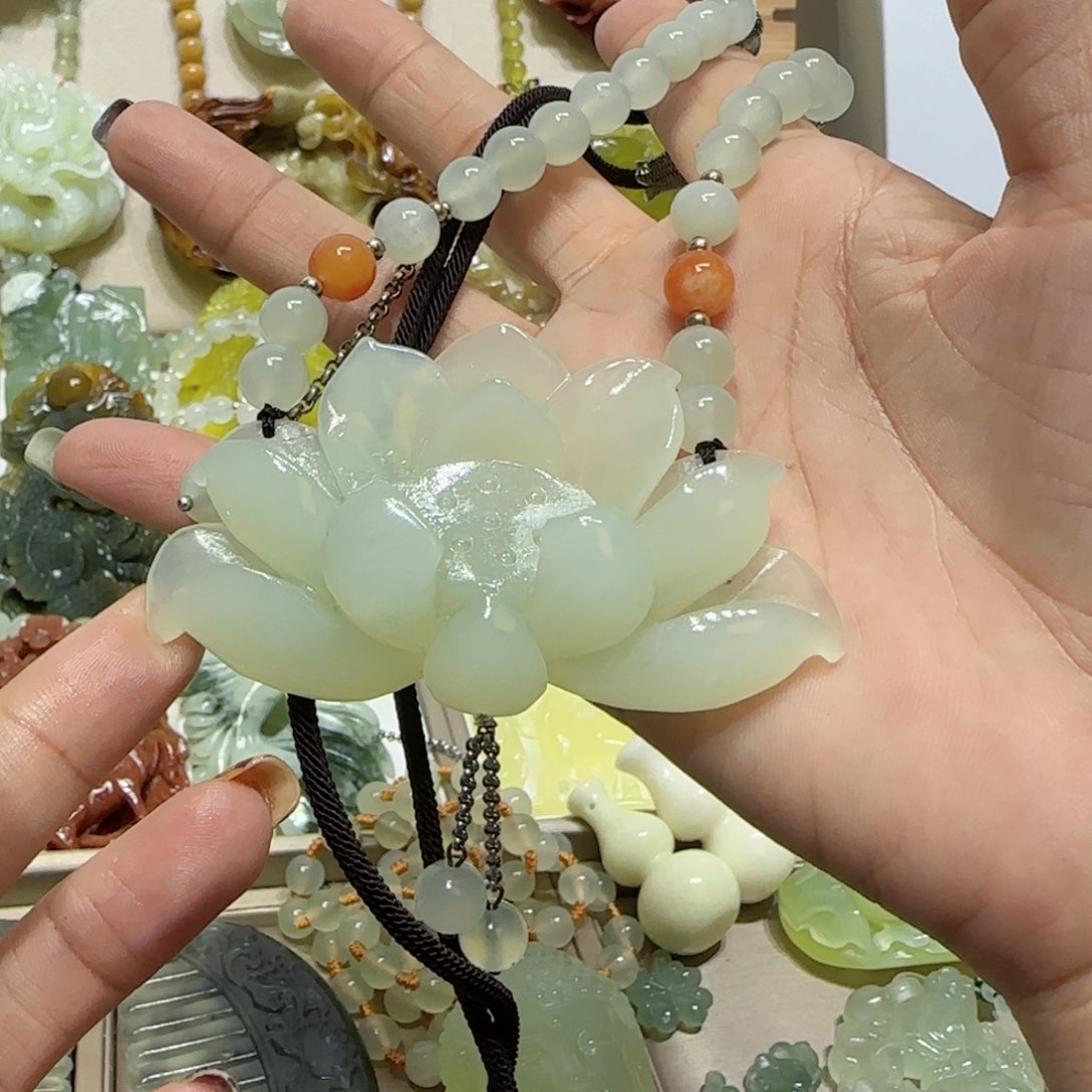 未镶嵌蛇纹石玉吊坠?****爱