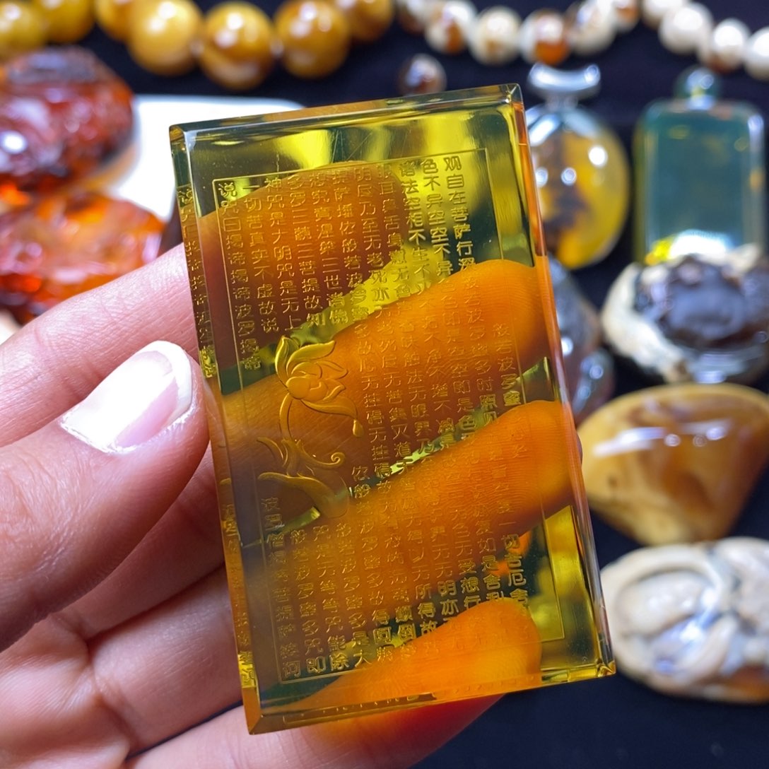 琥珀未镶嵌颈饰27.2克60.8/36.5/12mm