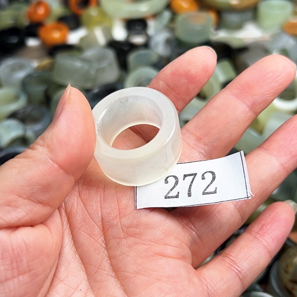 【闪购商品】未镶嵌蛇纹石玉戒指M****K