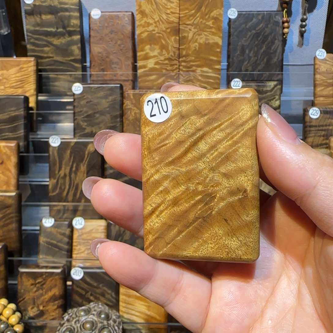 咔***了把件楠木（金丝楠）