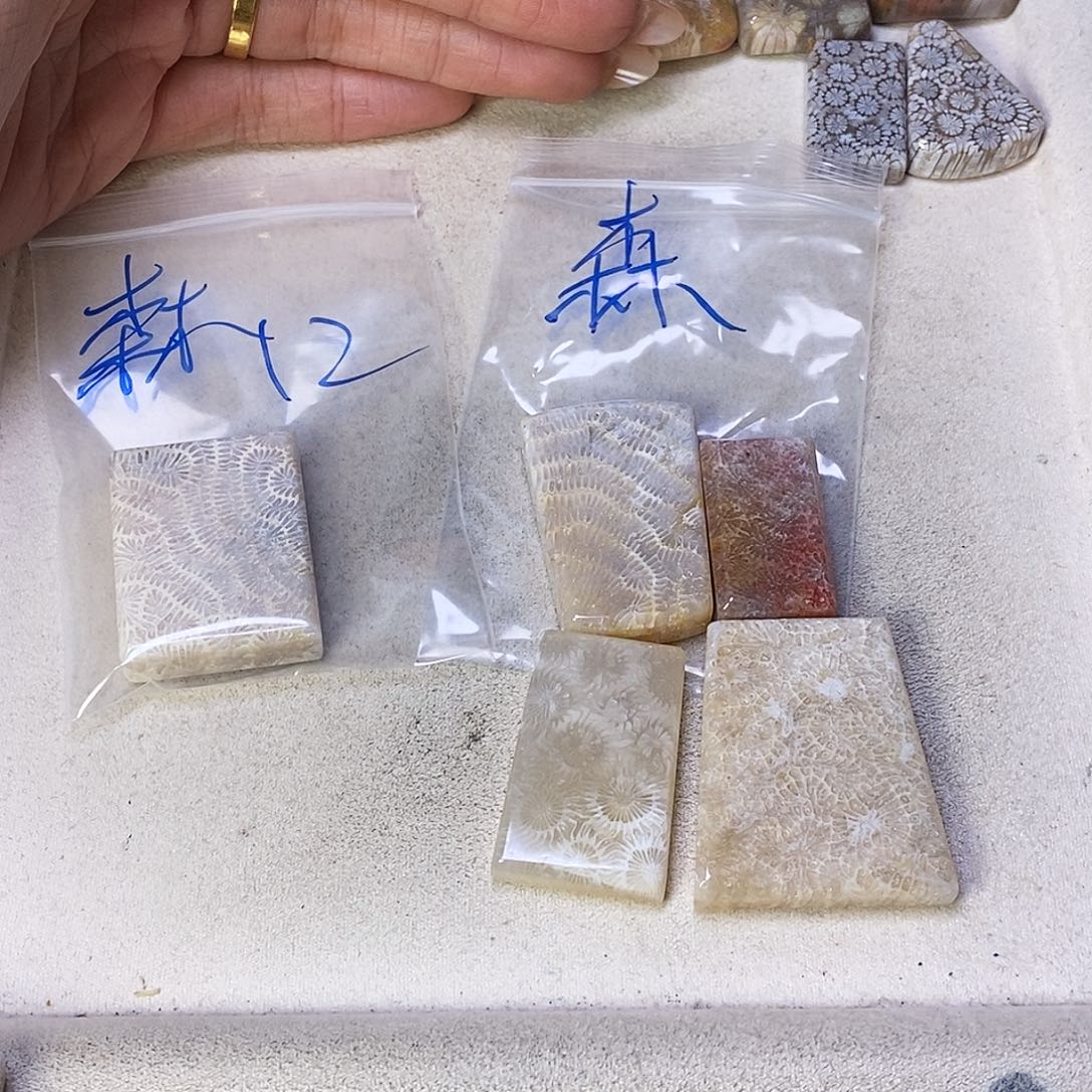 合金颈饰硅化玉森**烛