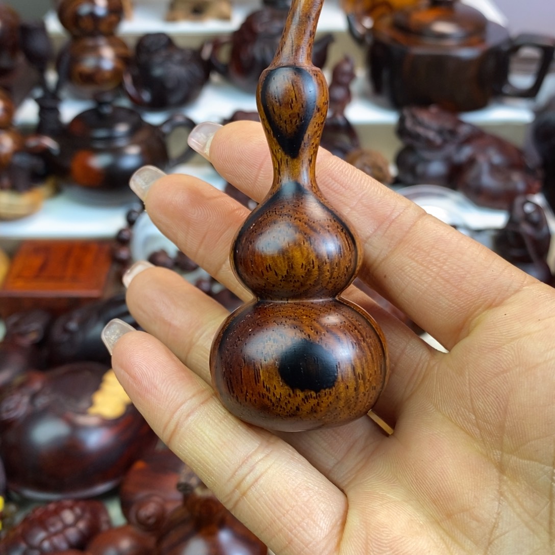 波***波木微博黄檀葫芦手把件