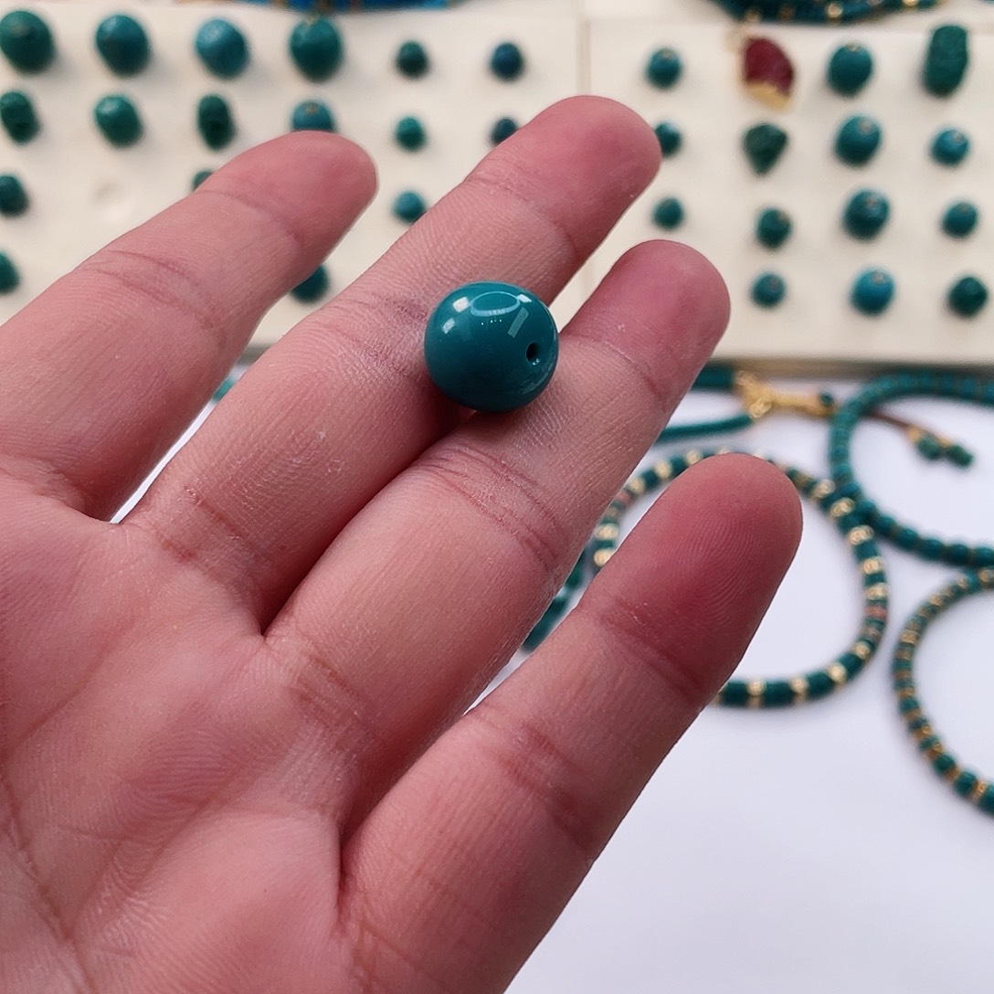 绿松石颈饰未镶嵌