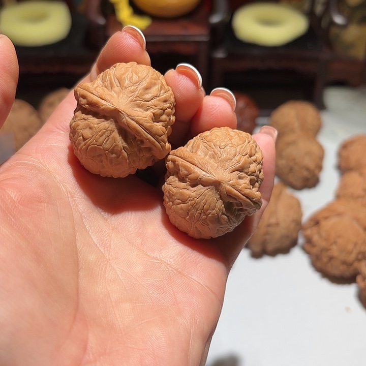 2***️大叶紫檀（黑酸枝木类）文玩核桃舍利子
