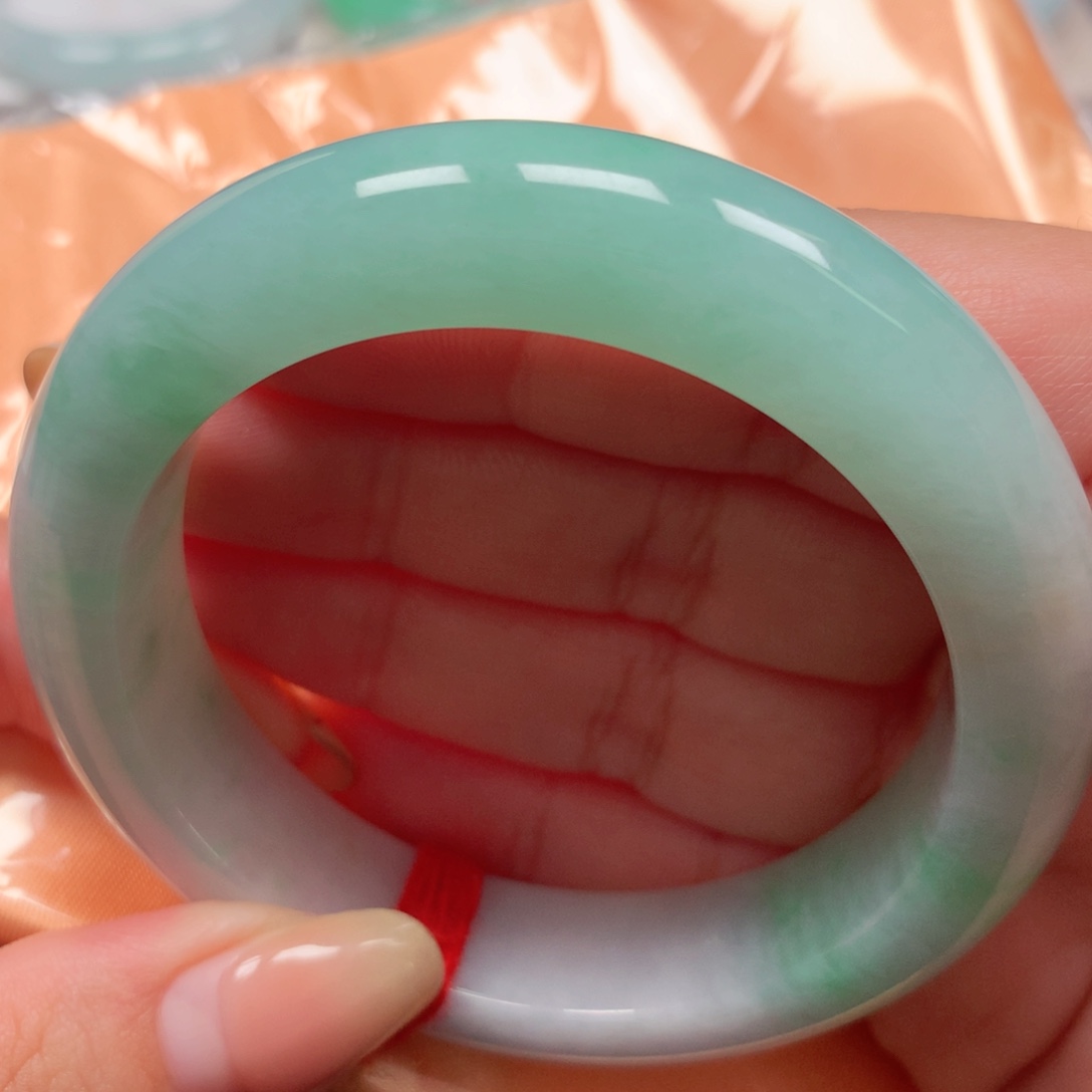 翡翠未镶嵌手镯38冰胶果绿 肥嘟嘟