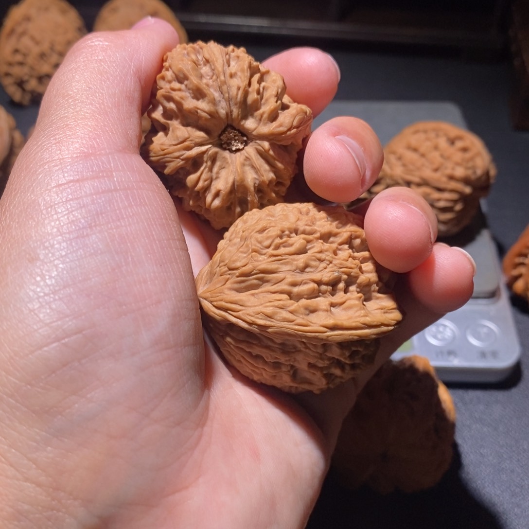 文玩核桃吊坠执**行南疆