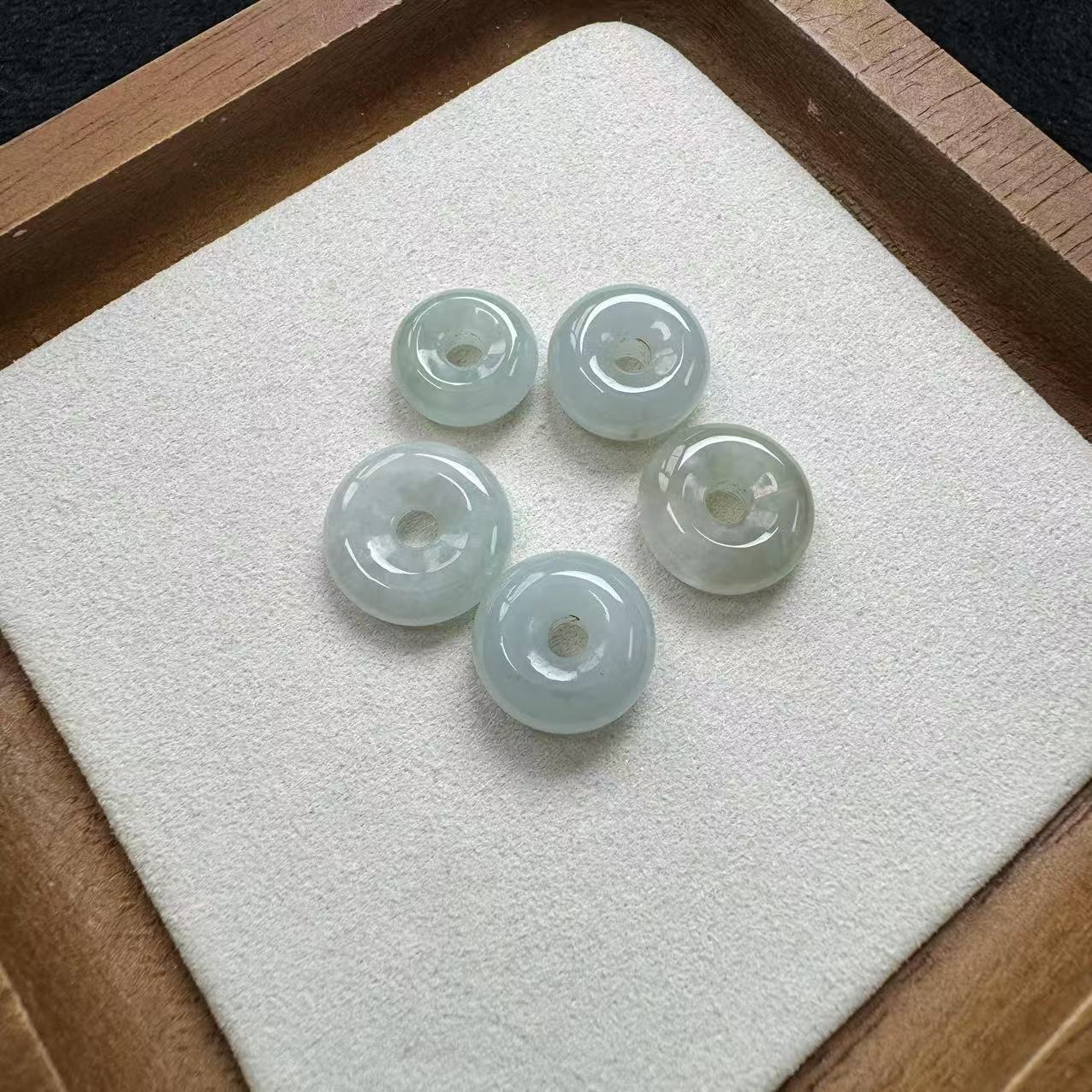 天然翡翠吊坠多样性发货，发其一