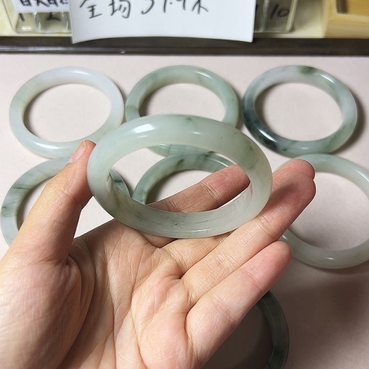 石英质玉未镶嵌手镯