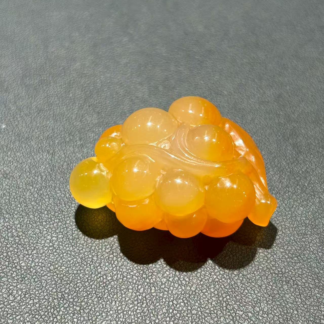 黄龙玉吊坠，多子多福