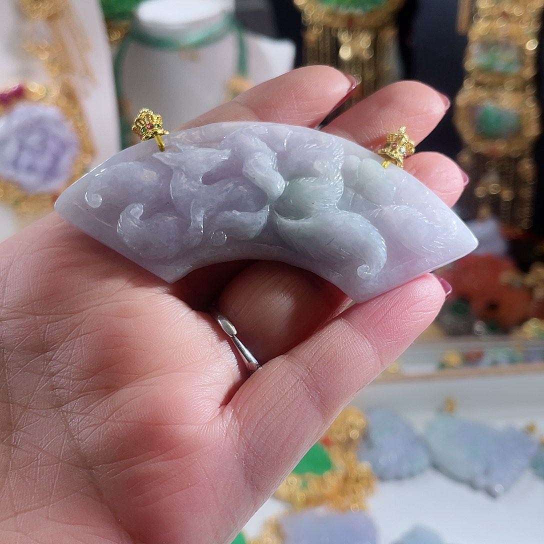 翡翠颈饰未镶嵌翡翠春彩弯弯