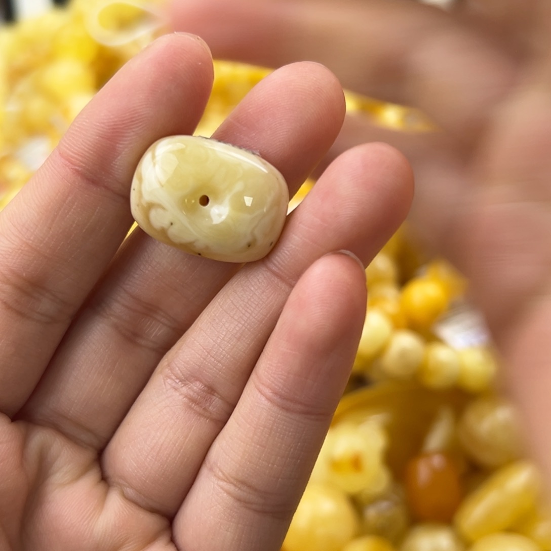 琥珀珠宝奇石未镶嵌