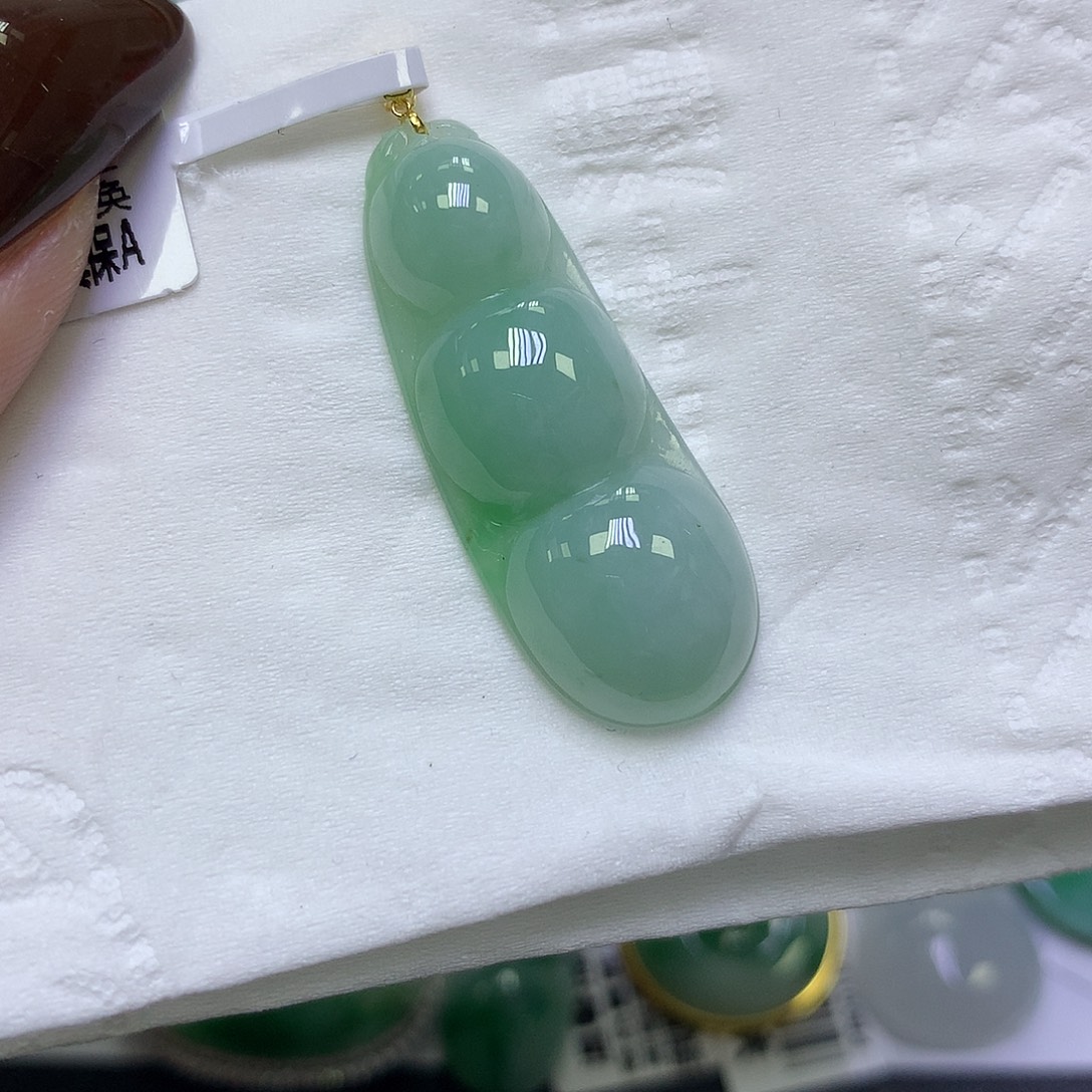 翡翠18K金镶嵌颈饰 天然缅甸翡翠 福豆