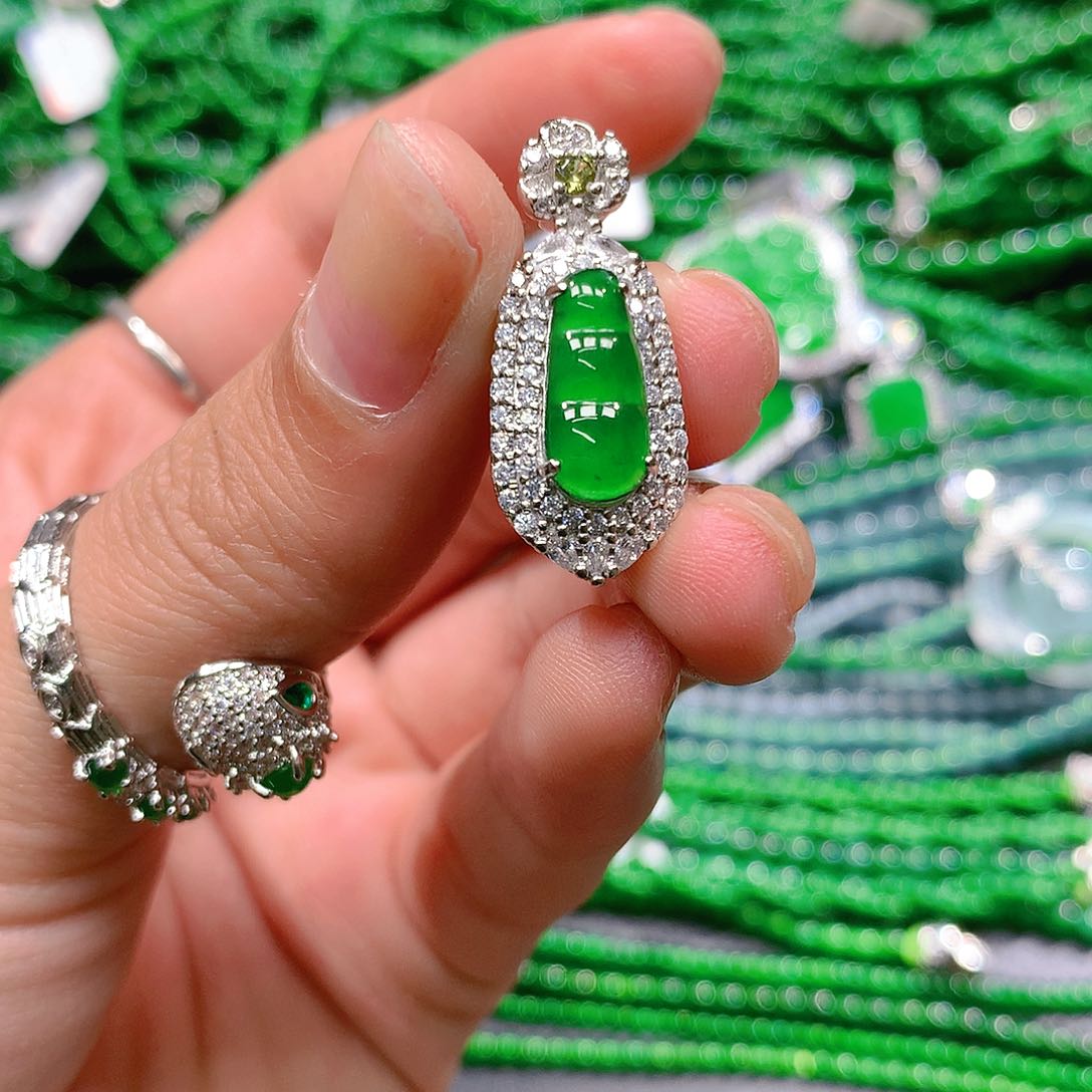 翡翠手串未镶嵌天然翡翠