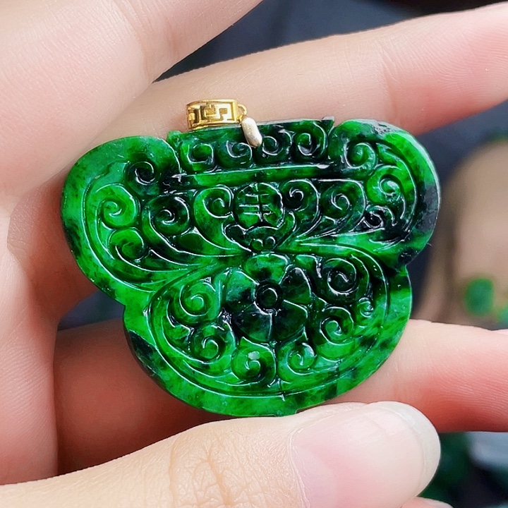 翡翠18K金镶嵌颈饰
