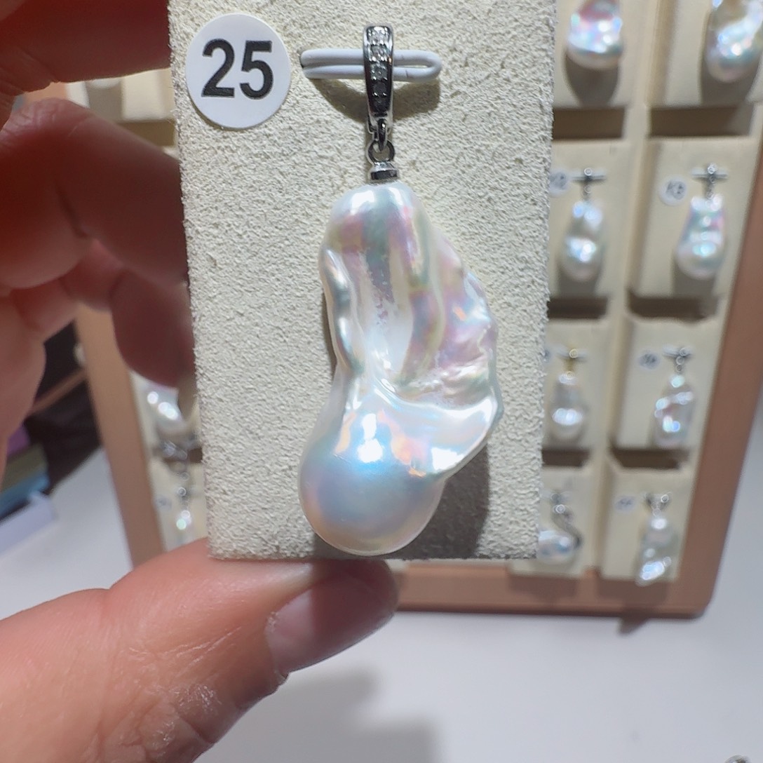 丁***当淡水珍珠颈饰合金