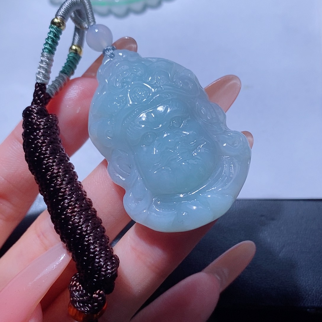 翡翠挂件未镶嵌翡翠