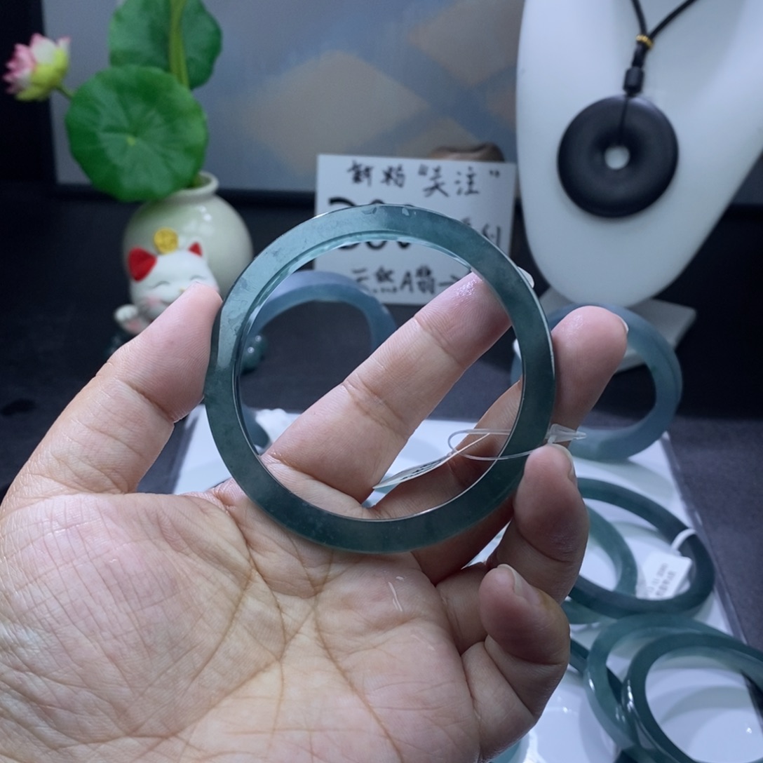 翡翠未镶嵌手镯海蓝方