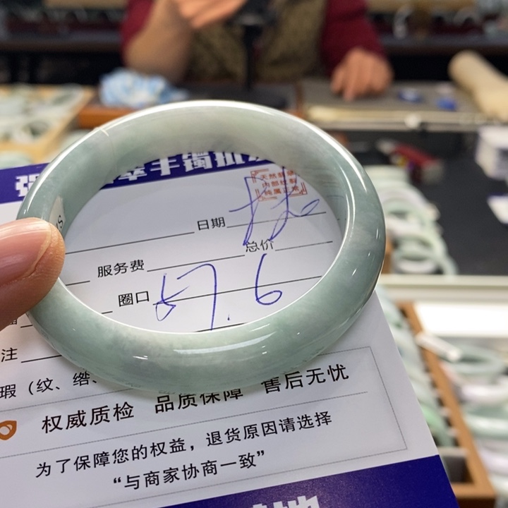 翡翠手镯未镶嵌翡翠手镯未镶嵌